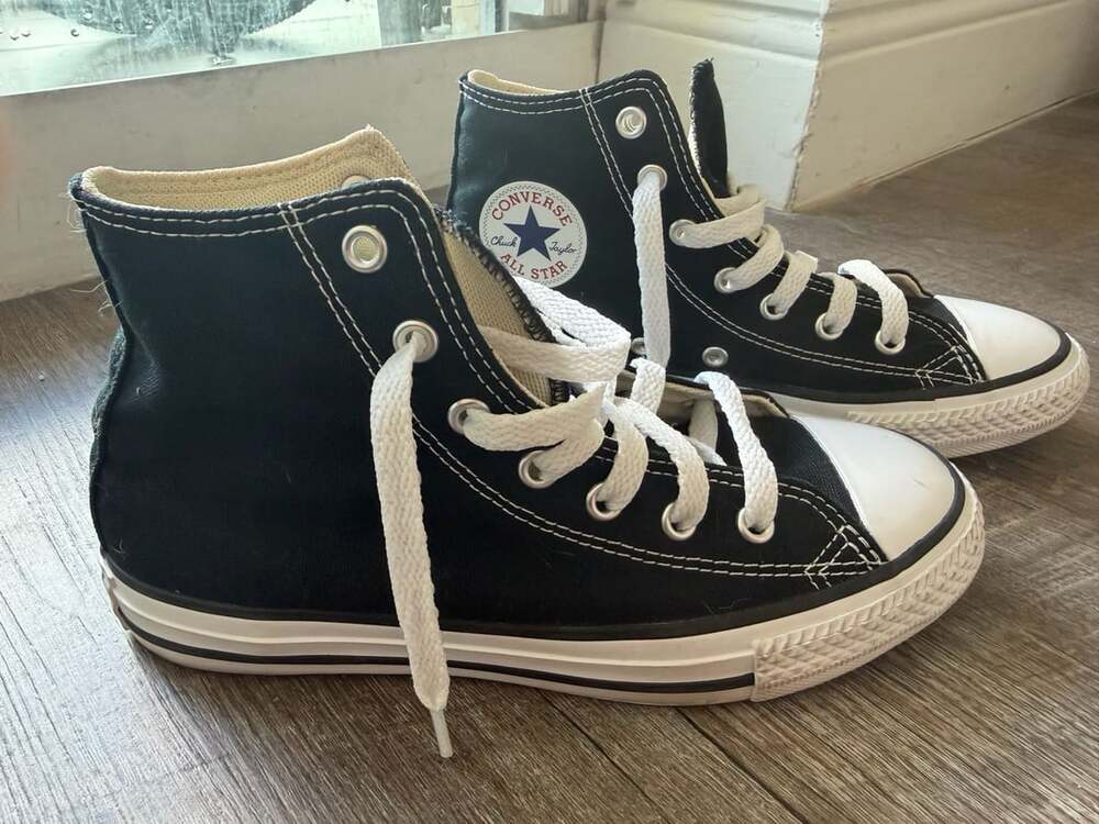 Converse Chuck Taylor All Star High Top Youth Size 2 Black White